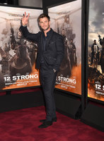 Chris Hemsworth Tank Top #2972903