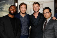 Chris Hemsworth Tank Top #2972914