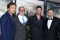 Chris Hemsworth Longsleeve T-shirt #2972916