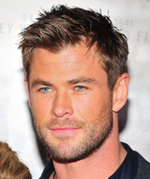 Chris Hemsworth Longsleeve T-shirt #2972920