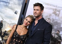 Chris Hemsworth Longsleeve T-shirt #2972921