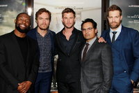 Chris Hemsworth Longsleeve T-shirt #2972926