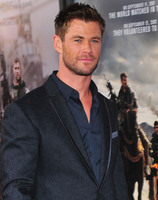 Chris Hemsworth Longsleeve T-shirt #2972951