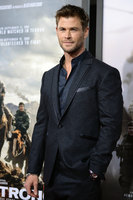 Chris Hemsworth Sweatshirt #2972953