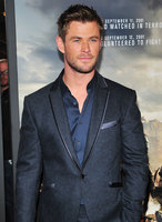 Chris Hemsworth Longsleeve T-shirt #2972966