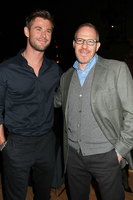 Chris Hemsworth Longsleeve T-shirt #2972974