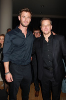 Chris Hemsworth Sweatshirt #2972977