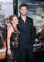Chris Hemsworth mug #G1215077