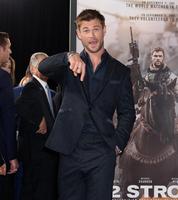 Chris Hemsworth Longsleeve T-shirt #2972987