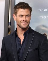 Chris Hemsworth mug #G1215086