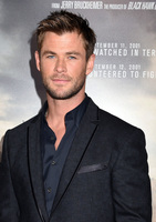 Chris Hemsworth Longsleeve T-shirt #2972993