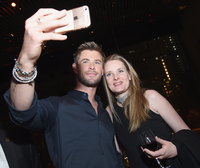 Chris Hemsworth Longsleeve T-shirt #2973001