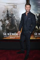Chris Hemsworth tote bag #G1215102