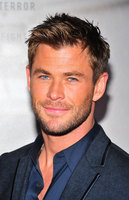 Chris Hemsworth Longsleeve T-shirt #2973011