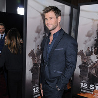 Chris Hemsworth Longsleeve T-shirt #2973012