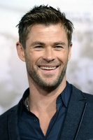 Chris Hemsworth Longsleeve T-shirt #2973026
