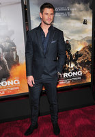 Chris Hemsworth Tank Top #2973037