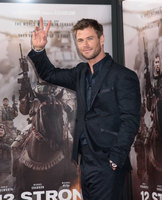 Chris Hemsworth Sweatshirt #2973061