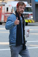 Chris Hemsworth Longsleeve T-shirt #3166737