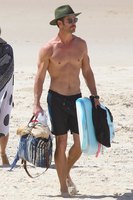 Chris Hemsworth Longsleeve T-shirt #3218054