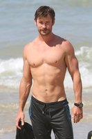 Chris Hemsworth Longsleeve T-shirt #3218065
