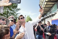 Chris Hemsworth Longsleeve T-shirt #3257124