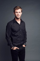 Chris Hemsworth Longsleeve T-shirt #3674770