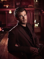 Chris Hemsworth Longsleeve T-shirt #3674773
