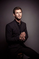 Chris Hemsworth Longsleeve T-shirt #3674776