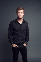 Chris Hemsworth Longsleeve T-shirt #3674777