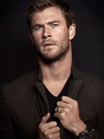 Chris Hemsworth Longsleeve T-shirt #3674790