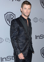 Chris Hemsworth Longsleeve T-shirt #3714867