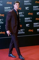 Chris Hemsworth Longsleeve T-shirt #3714870
