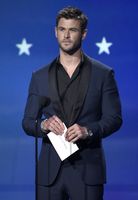 Chris Hemsworth Longsleeve T-shirt #3714872