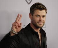 Chris Hemsworth Longsleeve T-shirt #3714885