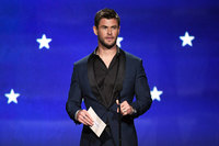 Chris Hemsworth Longsleeve T-shirt #3714888
