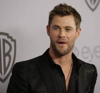 Chris Hemsworth Longsleeve T-shirt #3714889