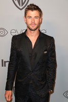 Chris Hemsworth Longsleeve T-shirt #3714890