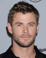 Chris Hemsworth Longsleeve T-shirt #3714892