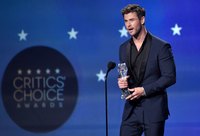 Chris Hemsworth Longsleeve T-shirt #3714898