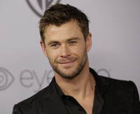 Chris Hemsworth Longsleeve T-shirt #3714901