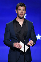 Chris Hemsworth Longsleeve T-shirt #3714904