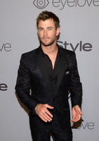 Chris Hemsworth Longsleeve T-shirt #3714908