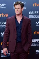 Chris Hemsworth Longsleeve T-shirt #3714913