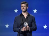 Chris Hemsworth Sweatshirt #3714918