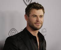 Chris Hemsworth Longsleeve T-shirt #3714920