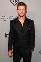 Chris Hemsworth Longsleeve T-shirt #3714924