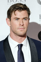 Chris Hemsworth Longsleeve T-shirt #3759803