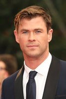 Chris Hemsworth Sweatshirt #3759805