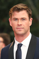 Chris Hemsworth Longsleeve T-shirt #3759819